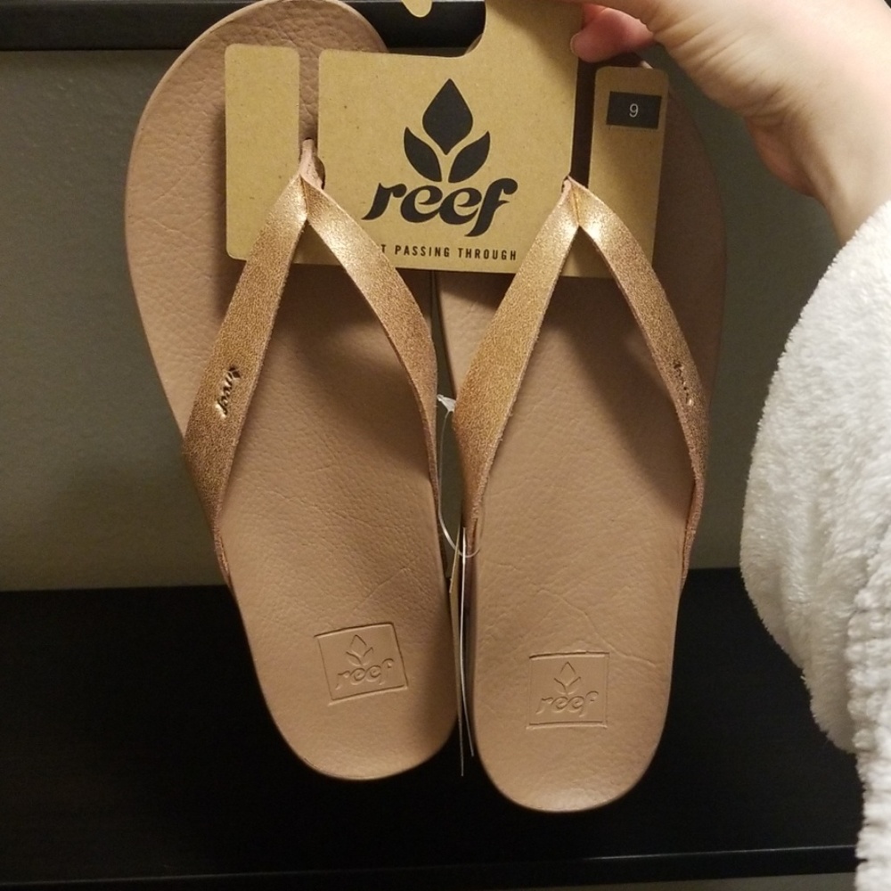 NEW! Rose Gold Reef flip-flops